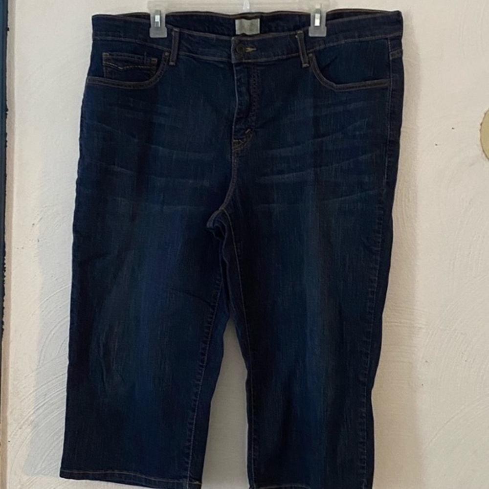 Levi’s Shorts Capris Women’s‎ Size 24 Blue Jean Dark Wash
